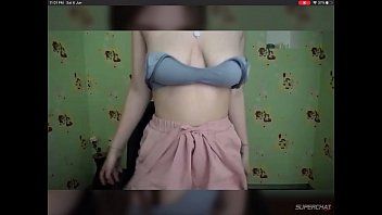 Reproducir Rusa sexy jugando consigo misma y un vibrador con control remoto 2