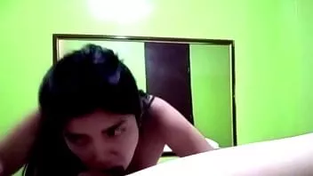 Abspielen Die Latina Karla gibt ihrem Freund eine orale Massage, nachdem sie in ihre feuchte Muschi ejakuliert und an einem schlaffen Penis lutscht