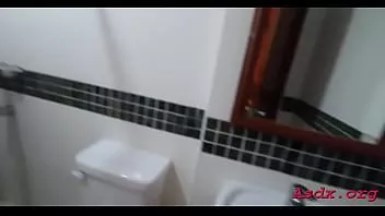 تشغيل يتمتع الشاب الغريب المذهل بعمل متطرف
