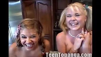تشغيل الهواة في سن المراهقة مثليات الصيف قليلا وفي سن المراهقة topanga لعق كس