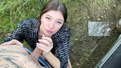 Riproduci L'autista Uber fa il cattivo: sesso con una ragazza in macchina