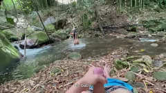 play Masturbation et sexe anal avec sa demi-soeur colombienne au bord de la rivière