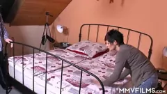 play Europejski MILF staje się dziki z przebitym kutasem i palcami