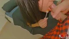 play Sıcak genç derin throat büyük horoz ve ağızda cum alır