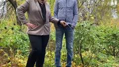 Putar Chubby Milf Elena's Outdoor Piss Fetish dengan Aleksandr