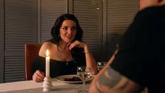 Odtwórz Wytrysk i wytrysk na twarz nad dużymi cyckami: odgrywanie ról mamuśki-pielęgniarki z Luną Roulette