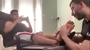 চালান বাবার পায়ের পুজো ছেলের- সম্পূর্ণ ভিডিও