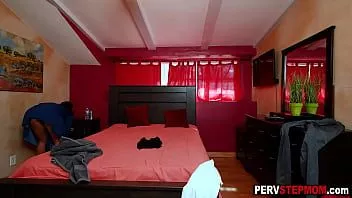 Riproduci La mia matrigna sexy e tettona assie del isla si scopa e si masturba con la mano