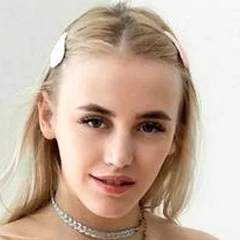 Actrita Sara Rich