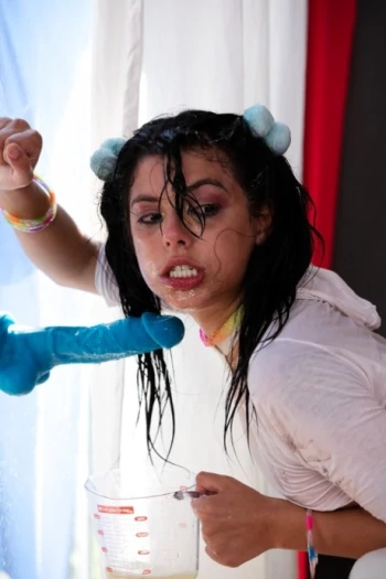Actrita Gina Valentina