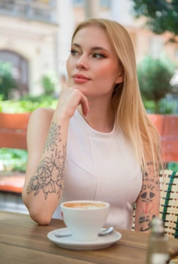 Pornstar Mimi Cica